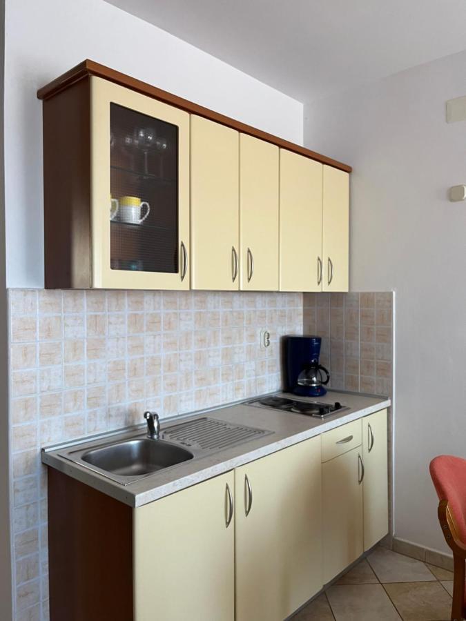 Apartments Poljski Put V Novalja Bagian luar foto